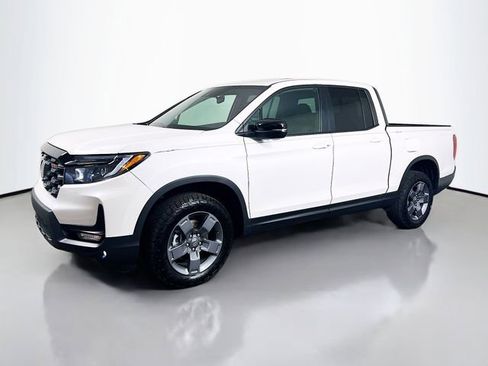 Certified 2025 Honda Ridgeline TrailSport image 5