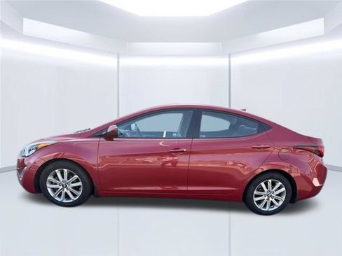 Used 2016 Hyundai Elantra SE w/ Option Group 02 FWD image 2