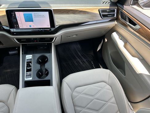 Certified 2025 Volkswagen Atlas SE AWD/4WD image 15