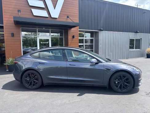 Used 2022 Tesla Model 3 Long Range AWD/4WD image 2