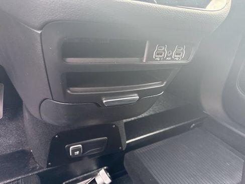 Used 2024 Chrysler Pacifica Touring FWD image 30
