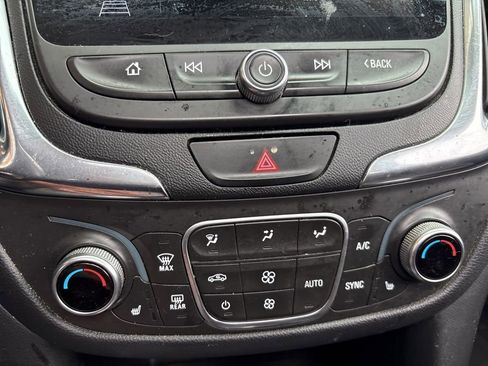 Used 2019 Chevrolet Equinox LT image 18