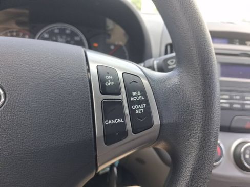 Used 2010 Hyundai Elantra GLS FWD image 27