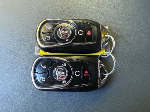 Used 2024 Buick Enclave Essence image 35