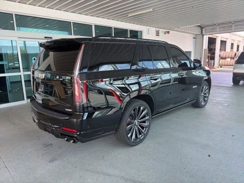 Used 2025 Cadillac Escalade V AWD/4WD image 11