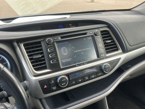 Used 2017 Toyota Highlander XLE image 16