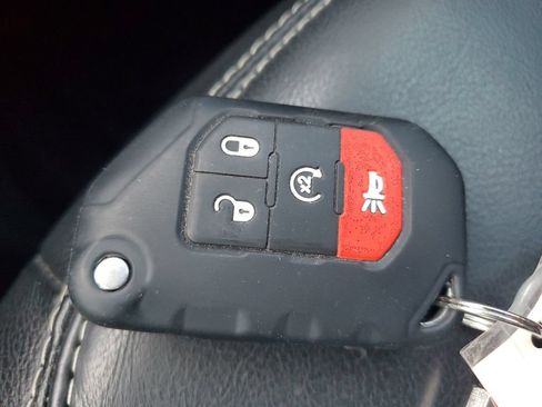 Used 2019 Jeep Wrangler Unlimited Sahara AWD/4WD image 29