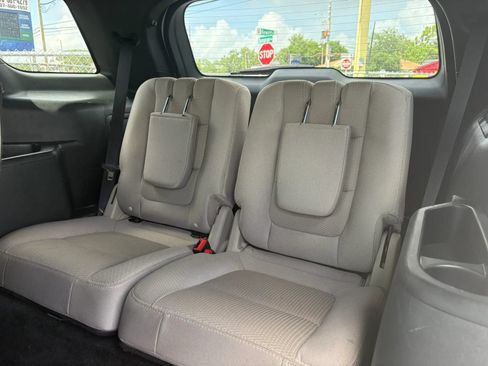 Used 2018 Ford Explorer XLT w/ Equipment Group 201A FWD image 10