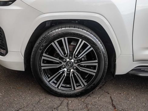 Used 2024 Lexus LX 600 4WD w/ Appearance Package image 14