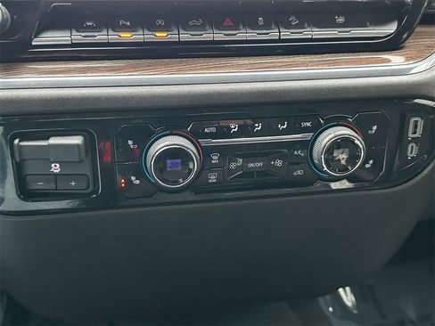 Used 2024 Chevrolet Silverado 1500 LT image 27