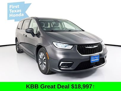 Used 2023 Chrysler Pacifica Touring-L