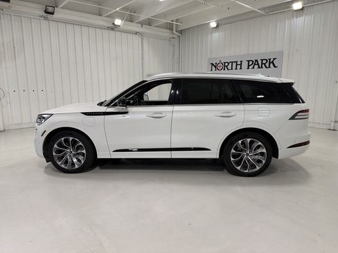 Used 2021 Lincoln Aviator Grand Touring w/ Equipment Group 302A AWD/4WD image 2