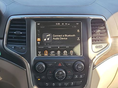 Used 2017 Jeep Grand Cherokee Overland image 17