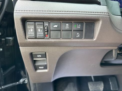 Used 2018 Honda Odyssey EX-L image 35
