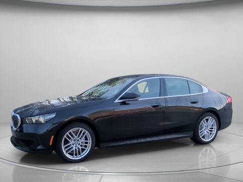 Used 2025 BMW 530i RWD image 14