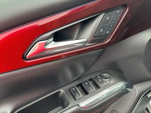 Used 2025 Chevrolet Traverse RS image 16