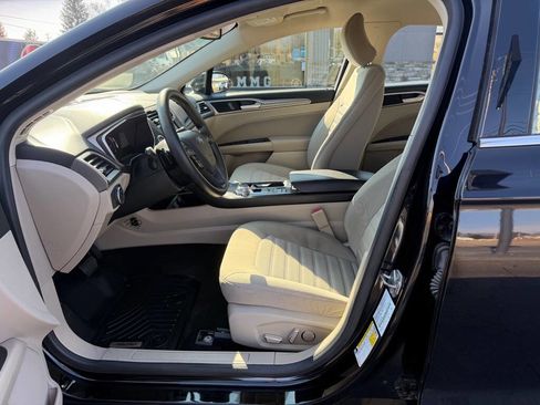 Used 2019 Ford Fusion SE image 13