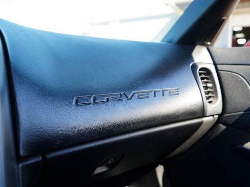 Used 2006 Chevrolet Corvette Convertible RWD image 25