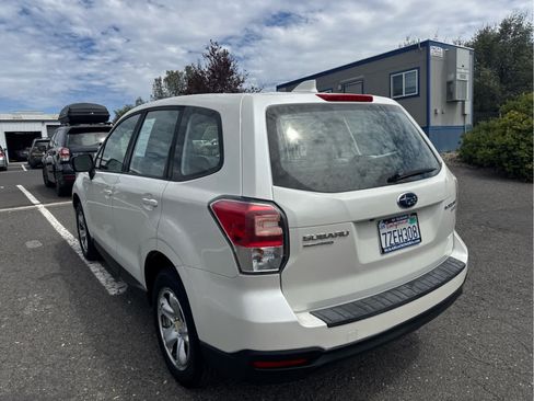 Used 2017 Subaru Forester 2.5i AWD/4WD image 7