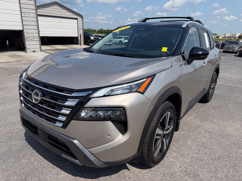 Used 2025 Nissan Rogue SL FWD image 35