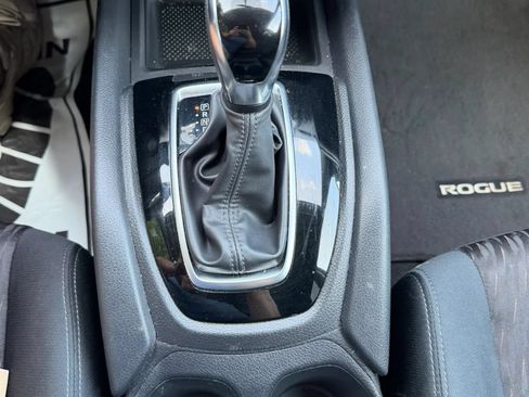 Used 2018 Nissan Rogue SV AWD/4WD image 16