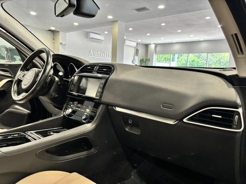 Used 2018 Jaguar F-PACE Premium AWD/4WD image 10