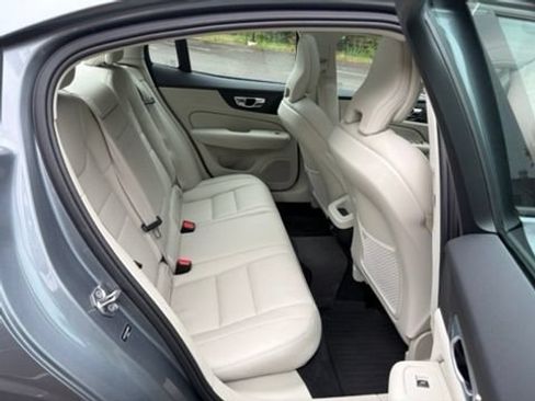 Used 2020 Volvo S60 T6 Momentum AWD/4WD image 30