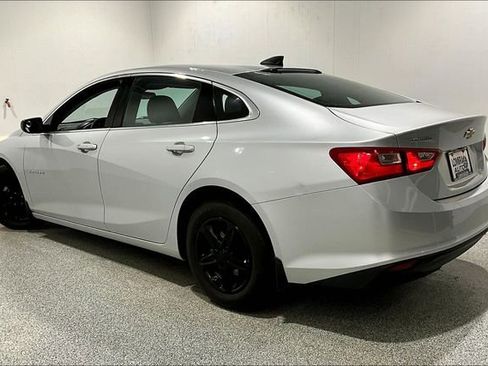 Used 2021 Chevrolet Malibu LS FWD image 4