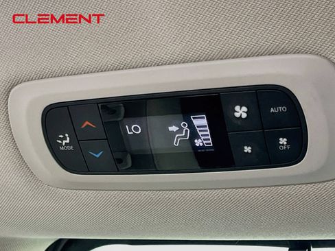 Used 2021 Chrysler Pacifica Touring-L FWD image 33