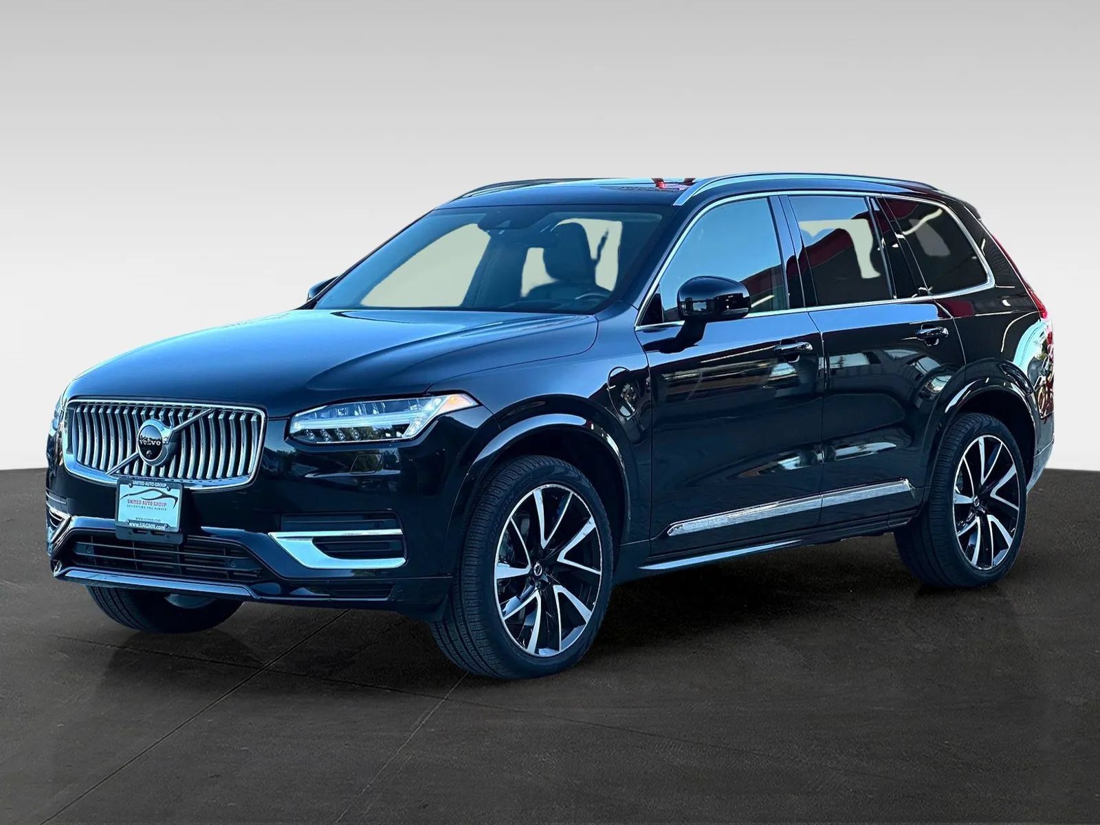 Used 2021 Volvo XC90 T8 Inscription Expression w/ Protection Package Premier AWD/4WD image 3