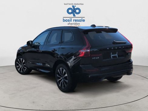 Used 2025 Volvo XC60 B5 Plus image 5
