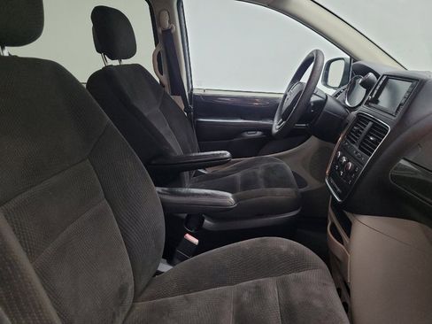 Used 2018 Dodge Grand Caravan SE FWD image 21
