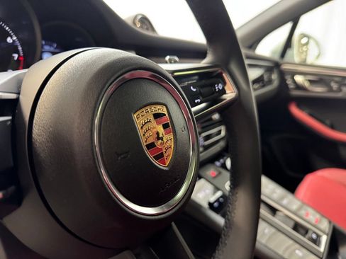 Used 2025 Porsche Macan w/ Premium Package Plus AWD/4WD image 5