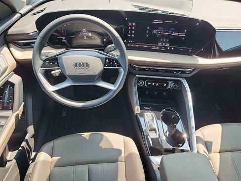 Used 2025 Audi Q5 Premium w/ Convenience Package AWD/4WD image 4