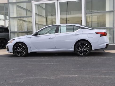 Used 2025 Nissan Altima 2.5 SR w/ SR Premium Package image 10