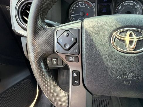 Used 2020 Toyota Tacoma TRD Off-Road AWD/4WD image 17