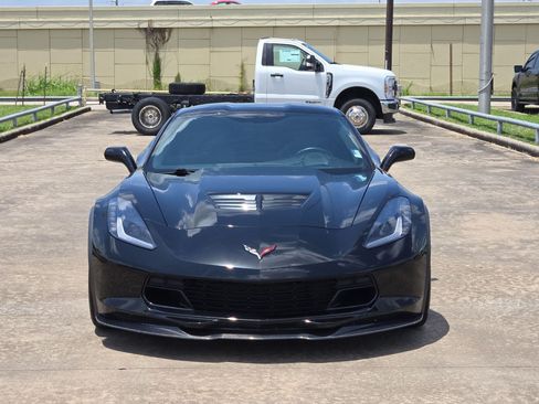 Used 2015 Chevrolet Corvette Z06 w/ 3LZ Preferred Equipment Group RWD image 9