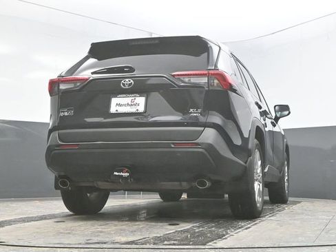 Used 2021 Toyota RAV4 XLE Premium image 32