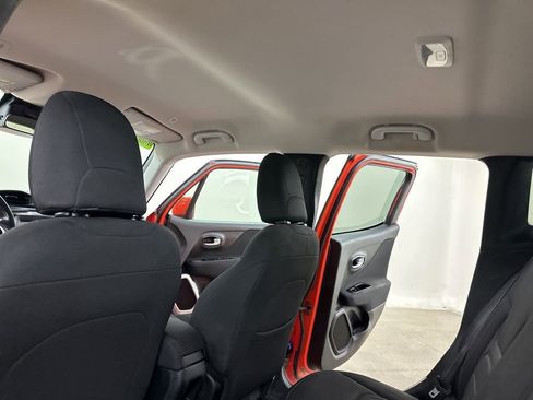 Used 2020 Jeep Renegade Latitude image 24