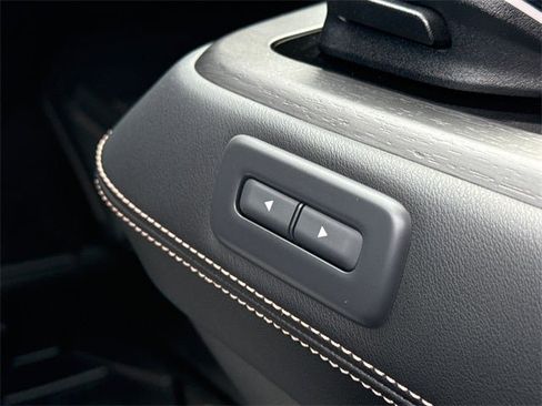 Certified 2023 Nissan Ariya AWD image 28