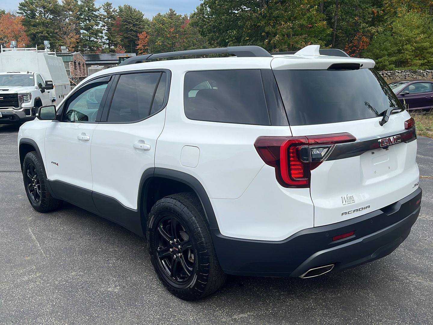 Used 2022 GMC Acadia AT4 w/ Technology Package AWD/4WD image 3