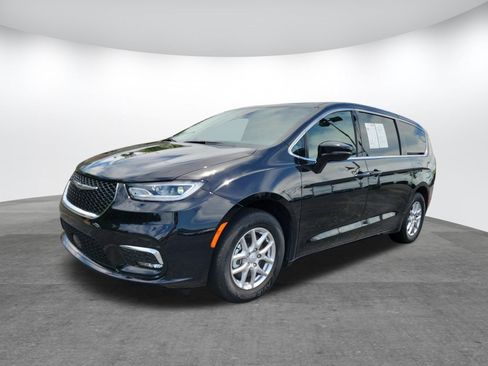 Used 2026 Chrysler Pacifica Select FWD image 23