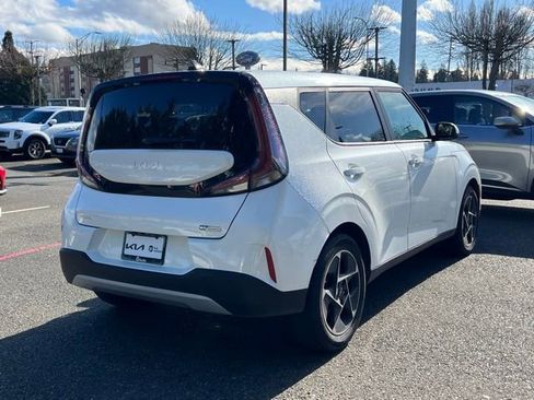 Certified 2023 Kia Soul EX image 5