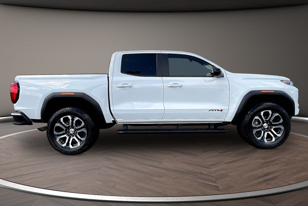 Used 2024 GMC Canyon AT4 w/ Technology Package AWD/4WD image 9