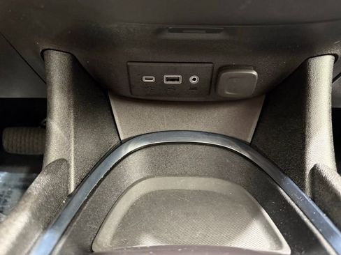 Used 2021 Chevrolet Malibu LT image 34