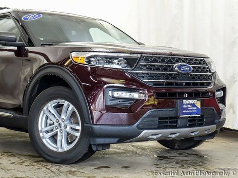 Certified 2022 Ford Explorer XLT w/ Equipment Group 202A image 3