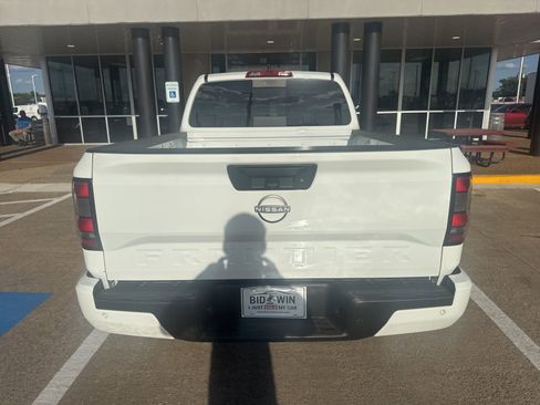 Used 2025 Nissan Frontier SV image 4