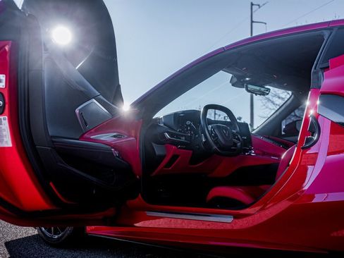 Used 2021 Chevrolet Corvette Stingray Premium Cpe w/ Z51 Performance Package image 16