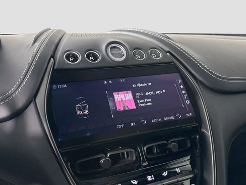 Used 2021 Aston Martin DBX image 14