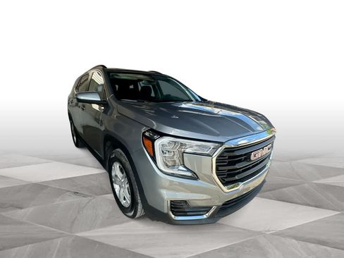 Used 2024 GMC Terrain SLE w/ Driver Convenience Package FWD image 2